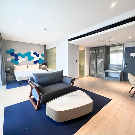 Ibis Styles Batam Nagoya Exterior foto