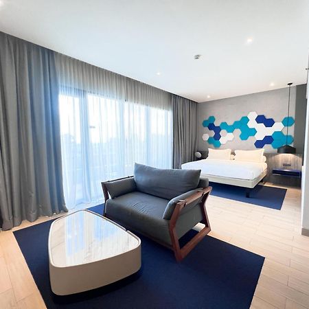 Ibis Styles Batam Nagoya Exterior foto