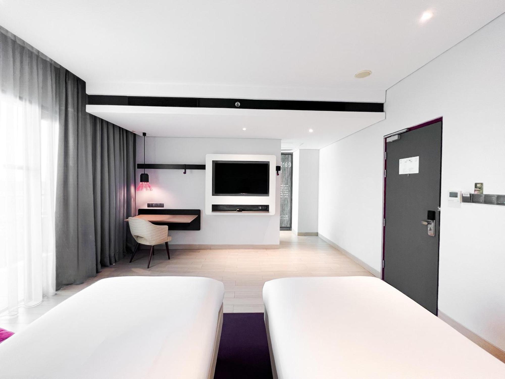 Ibis Styles Batam Nagoya Exterior foto